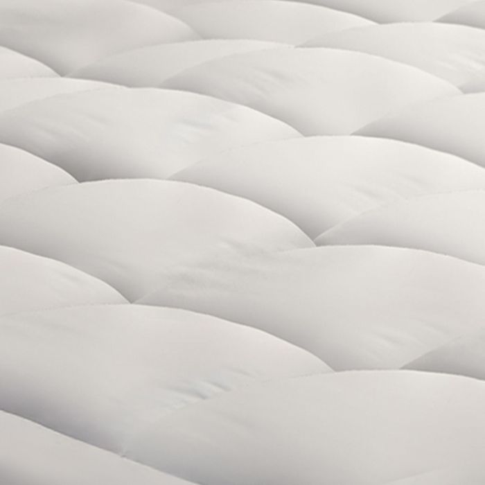 A close up image of the Silentnight Deep Sleep Ultimate 1000 Mattress Topper