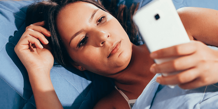 how blue light from decices affects sleep